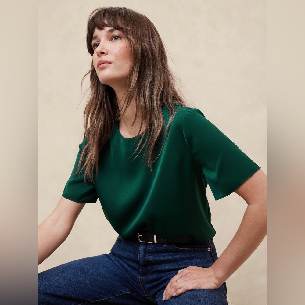Banana Republic Factory Dark Green Classic Satin Crew Neck T-Shirt